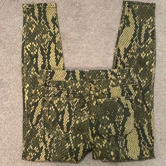 Current Elliot Stiletto Jeans in Large Burmese Python - Picture 5 of 9